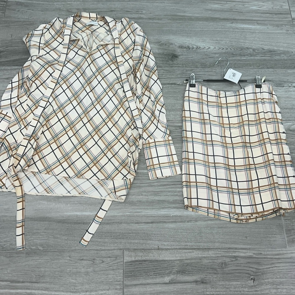 Scanlan Theodore gorgeous two piece skirt set